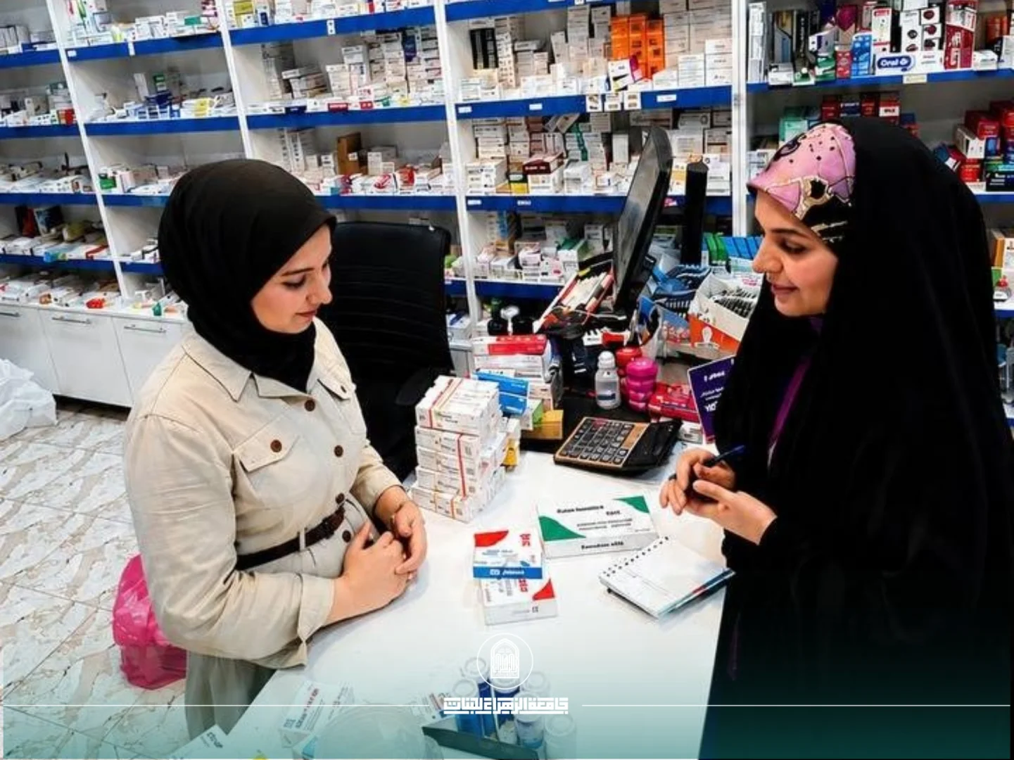 كلية الصيدلة تواصل المتابعة الميدانية لطالباتها خلال التدريب الصيفي في عدد من المحافظات