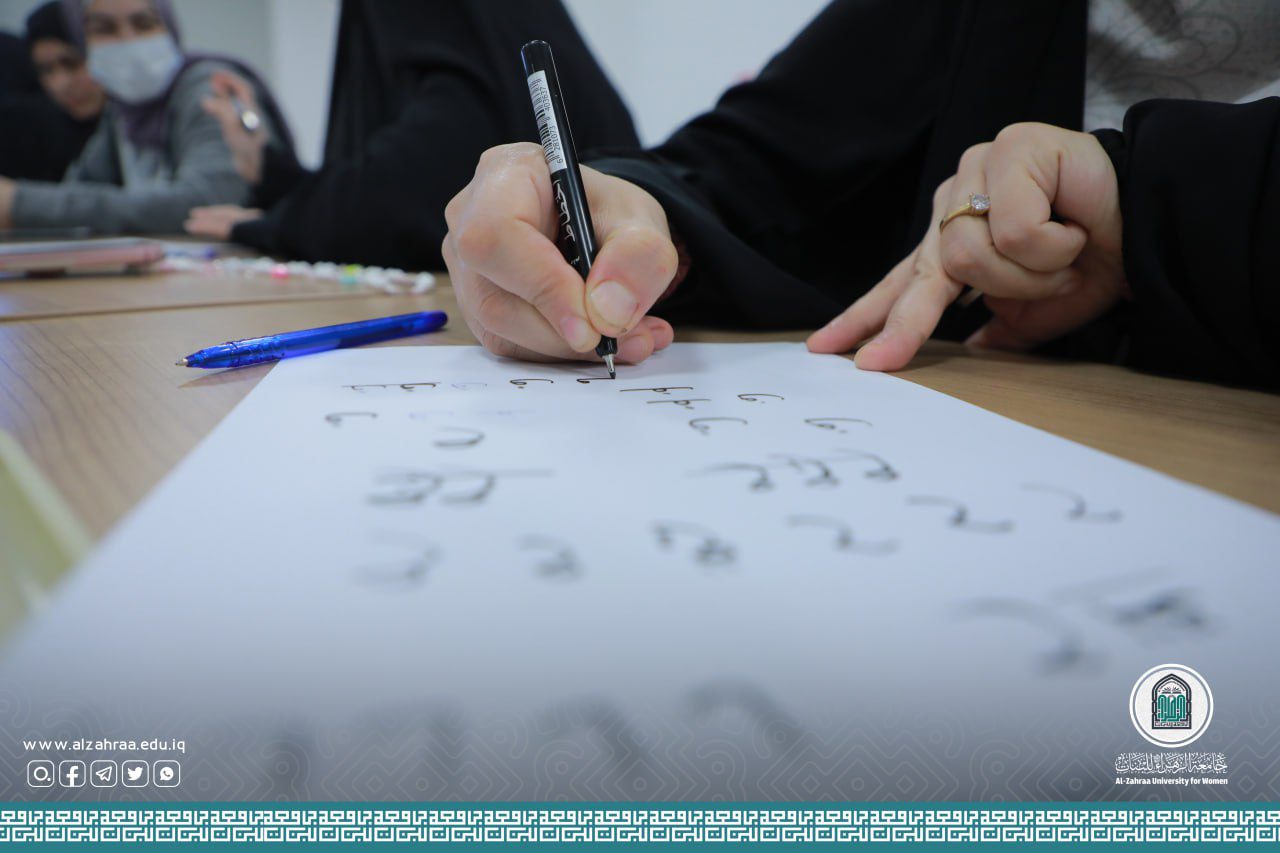 قسم اللغة العربية يقيم دورة حول تحسين الخط العربي بالقلم الإعتيادي