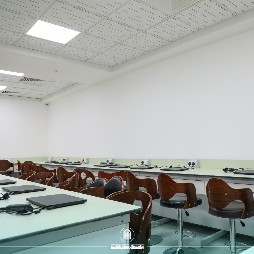 كلية الهندسة وتقنيات المعلومات تفتتح مختبراً للحاسوب بمواصفات عالمية