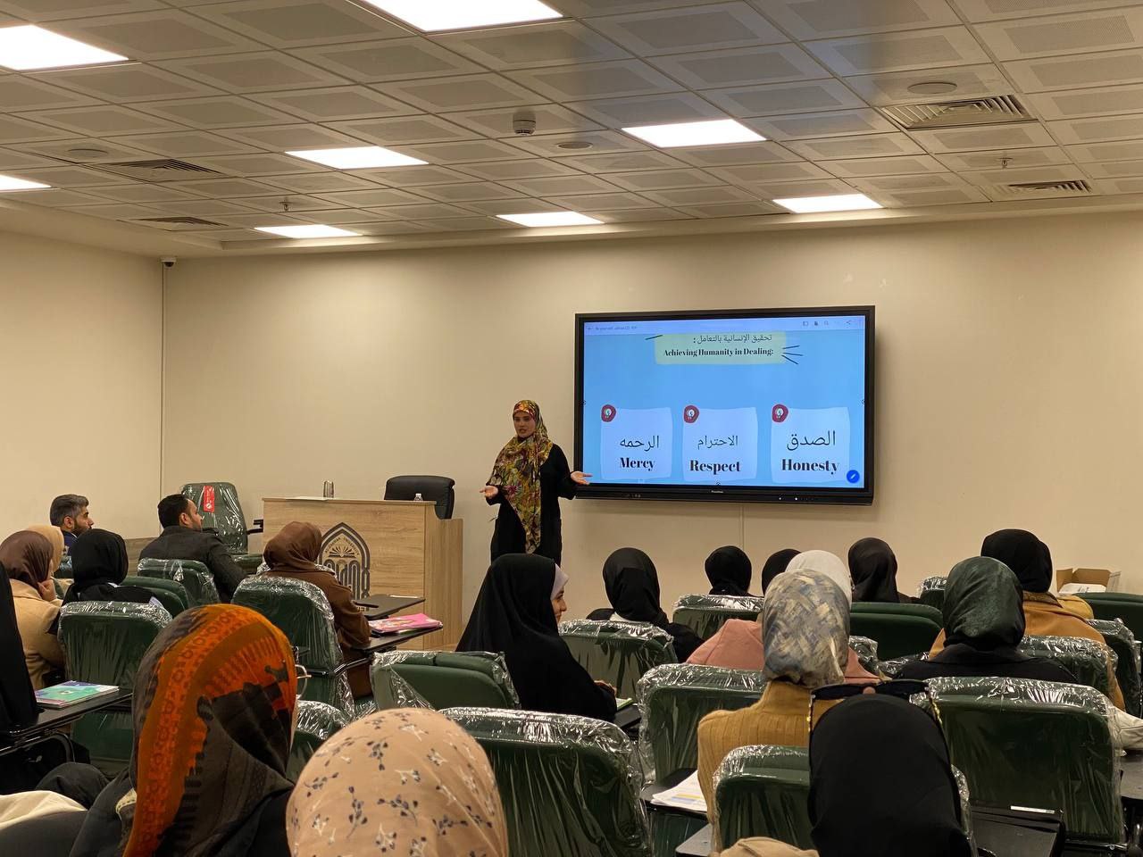 ورشة عمل بعنوان "كيف يكون الإنسان متزنًا" في قسم اللغة الإنجليزية