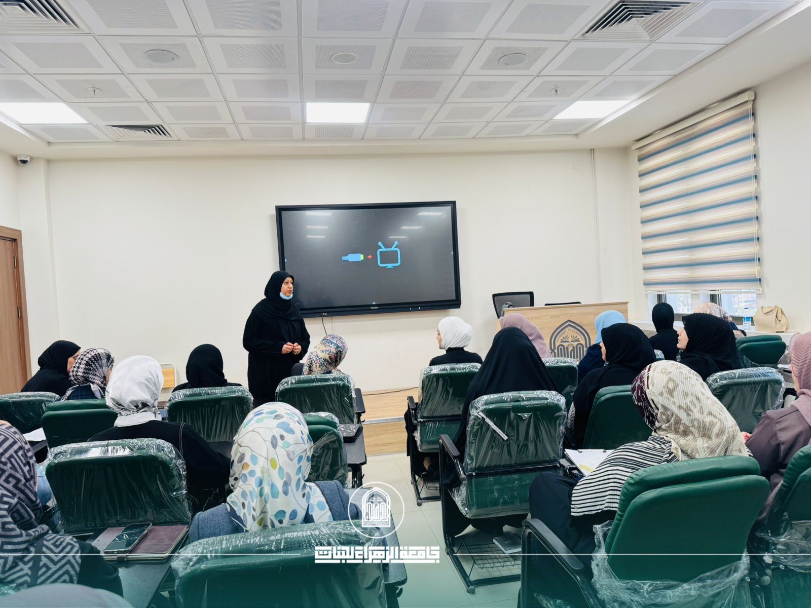 Dean of Pharmacy Faculty at Al-Zahraa University Holds Periodic Meeting with Academic and Administrative Staff